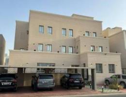  للايجار فيلا فاخرة بطن وضهر  ثلاث ادوار وربع في صباح الاحمد الثانية 