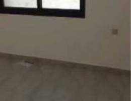  غرفة ومطبخ وحمام مع حوش كبير موقع مميز جنوب عبدالله المبارك عوائل فقط 