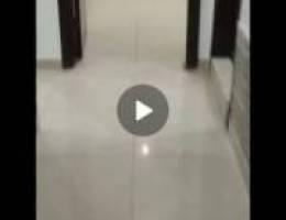  شقة للإيجار ثلاث غرف و ٢ مصفط سيارة 