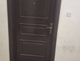  يوجدلدينا شقه للايجار بحولي ثلاث غرف وحمامين ومطبخ وصاله 