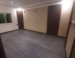  حولي شقھ استلام فوري مساحھ كبيرھ 