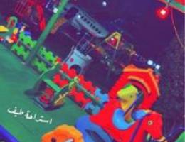  للعوائل فقط خمس غرف مع غرف الخدم وصاله ودوانيه معزوله مع خدماتها 