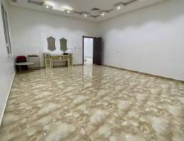  للإيجار قسيمه بطن وظهر ونافذ دورين ونص ارضي و٤ شقق 