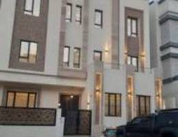  ٣ غرف واحد ماستر و٢ بينهم حمام سكت مالك البيت من المالك 