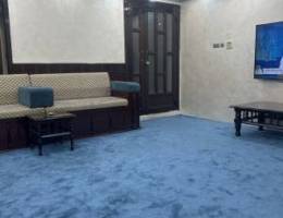  شقة سرداب وحوش خاص ومظلتين للسيارت ٣ غرف وصالة كبيره ومطبخ كبير 2 حمام 
