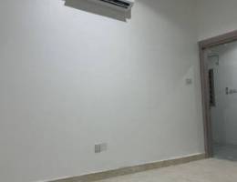  للايجار بيت في الظهر كامل وضع الحكومه مجدد صبغ وتكييف جديد ومطبخ  جديد 