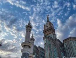  للإيجار دور ارضي خمس غرف وصالة كبيرة وديوانية و اثنين مطبخ وأربع حمام 