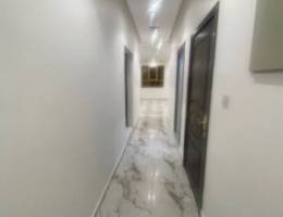  للإيجار شقه ارضيه ف ابوحليفه الجديده ٣غرف نوم صاله كبيره و٣حمام وغ خ 