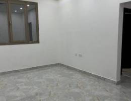  للايجار شقه بالقرين: ٣ غرف ( وحده منهم ماستر) وحمامين وصاله 