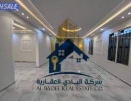  ‏فيلا للإيجار بتوسعه الوفرتشطيب سوبر ديلوكس دورين وربع فيها حمام سباحة 