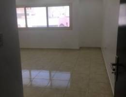  للايجار شقه في حطين لاسره صغيره معاريس او طفل 