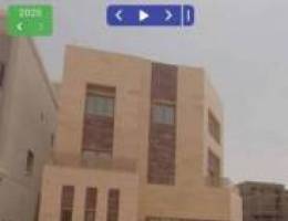  شقة تتكون ثلاث غرف غرفه ماستر وغرفتين حمام صاله كبيره مطبخ مجهز ومصعد 
