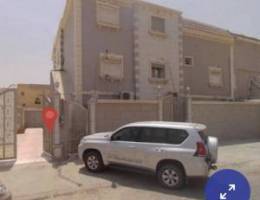  للأجار بيت بالصياحيه قطعه 4 مساحة 700 متر مجدد بالكامل يتكون من دورين 