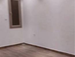  شقة  ثلاثه غرف وثلاث حمامات  وصاله كبيره ومطبخ كبير الاجار من المالك 