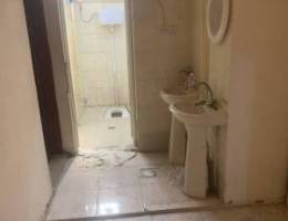  للايجار اسطبل شهري في اسطبلات الاحمدي دوانيه مطبخ وحمام مقلط ٢ غرف نوم 