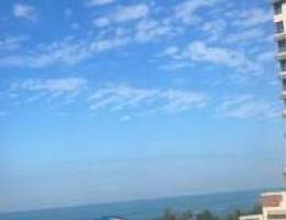  للبيع شقه خلو علي البحر 