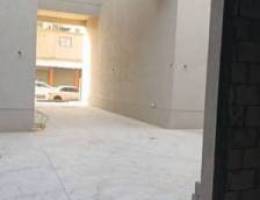  للايجار بالري قسيمه صناعيه ٢٥٠م وسندره ١٢٥م ،جميع الانشطه ماعدا غذائي 