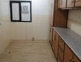  للإيجار شقة ٣ غرف وغرفة مستخدم و٢ حمام ومطبخ وصاله مصعد الوحيده بالدو 