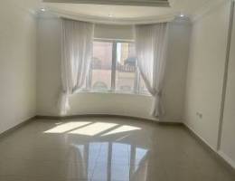  شقة للايجار ثلاث غرف واحدة منهم ماستر وحمامين ومطبخ 