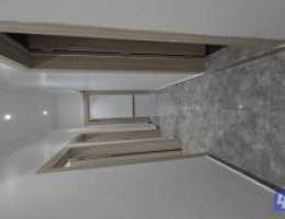  شقه فاخره تشطيب نظيييف ٣ غرف وصاله و غرفه للخدامه 