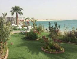  شاليه مع حديقة مميزة VIP علي الخور مباشرة 