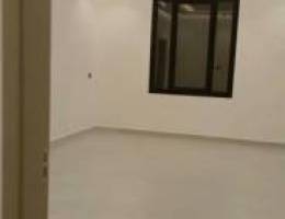  شقه كبيره موقع مميز للايجار بغرب عبد الله المبارك 