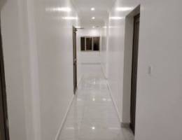  شقة٣غ صالة غ ع مطبخ مجهز شتر سخانات .الشقة الثانية ٣غ غ ع ٢ماستر وغ ع 