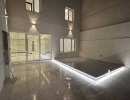  للايجار بيت في المنقف ق3 مجدد بالكامل 