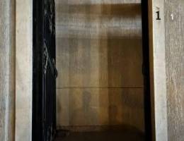  شقه للاجار موقع مميز جدا يوجد مصفطين مضللين مدخل ومخرج سهل ثلاث غرف 