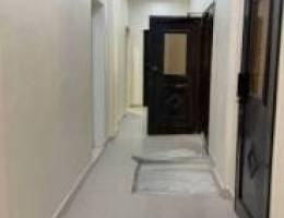  ٣ غرف ماستر وغرفه وغرفه وحمامها مطبخ مجهز وتكييف سنترال وسخان مركزي 