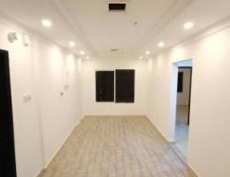  شقه للايجار بحولي غرفتين وصاله كبيره ومطبخ وحمام نفس الصور استلام فوري 