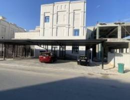  للإيجار في المطلاع قسيمه ثلاث ادور منقسمه نصفين  تشطيب فخم جدا 