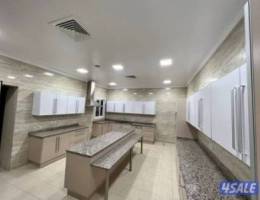  للإيجار – دور أرضي كبير ومميز في أبو فطيرة (بطن وظهر) – ٤ مداخل 