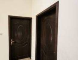  بسعر ممتاز للايجار شقة اربع غرف كبار في العمرية مقابل الخدمات وساحة 