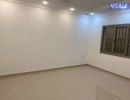  بالقيروان شقه ٣ غرفه  وغرفه صغيره و ٣ حمامات ومطبخ 