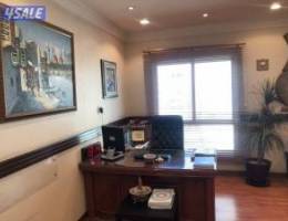  مكتب للبيع حولي  المساحة ١٢٠ متر مفروشة بالكامل على شارع تونس الرئيسي 