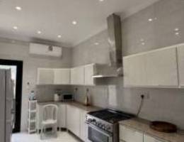  استراحه ( اسطبل ) بجبد ٤ غرف صاله كبيره مطبخ مجهز بالكامل حديقه ومسبح 