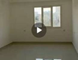  شقة ارضيه جديده مساحة كبيره مدخلين القصور 