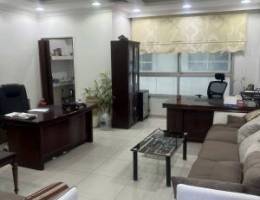  يوجد لدينا مكتب مساحه (60)م عدد 2 رقم الي مجمع راقي تشطيب سوبر لوكس 