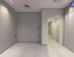  متوفر مكتب في برج كتير راقي بموقع متميز بشرق ٢ رقم الي المساحه ٩٠ م 