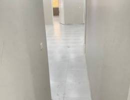  للايجار دور كامل بالمنقف خمس غرف دور ثالث مصعد تكيف مركزي 