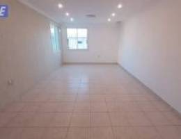  للإيجار شقة كبيرة 