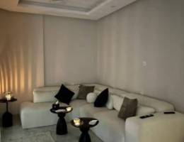  شقة مفروشة جديدة خلو غرفة ماستر حمام ومطبخ وصالة إطلالة بحرية 