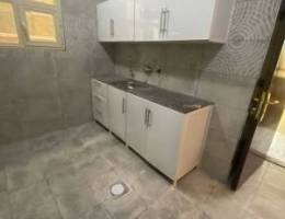  المنقف شقه في الدور الارضي تتكون من ٣ غرفه 