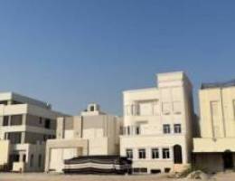  شقه بالمطلاع ان ١٠ بالسرداب منور و ممر جاني و مدخل خاص 