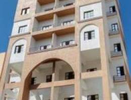  أجار شقة بالمنقف مع سطح خاص 