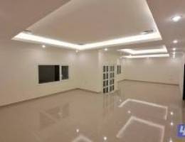  دور  ارضي  في المسايل مساحات كبير ة للصالة والغرف  و نظيف  4 غرف 