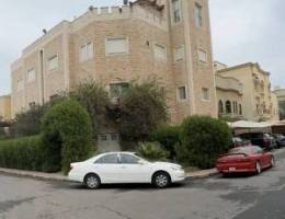  للايجار دورين بمتطقة المنقف قريب البحر قطعة 4 