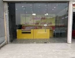  محل على الشارع الرئيسي العام مميز زاوية مدخل المجمع 