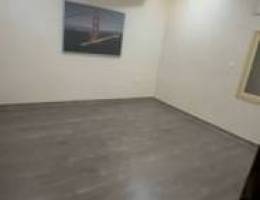  للايجار شقه بالرميثية قطعه 8 تتكون من غرفتين وصاله وحمامين ومطبخ 